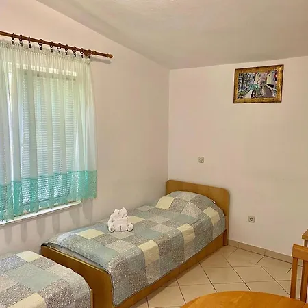 Apartment Tiho & Jelena- Levantera